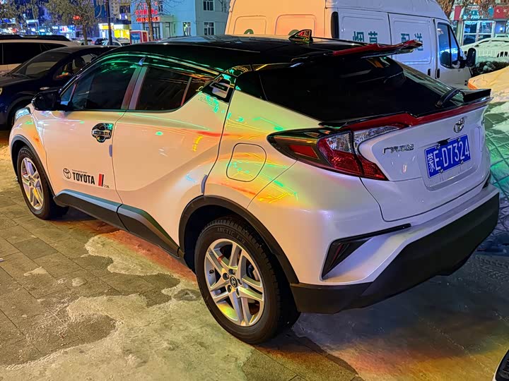 Фото 7 - Toyota C-HR