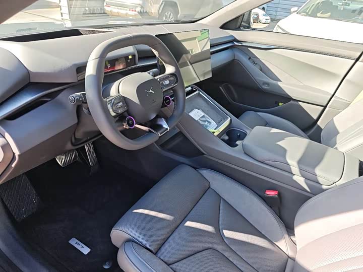 Фото 8 - XPeng P7