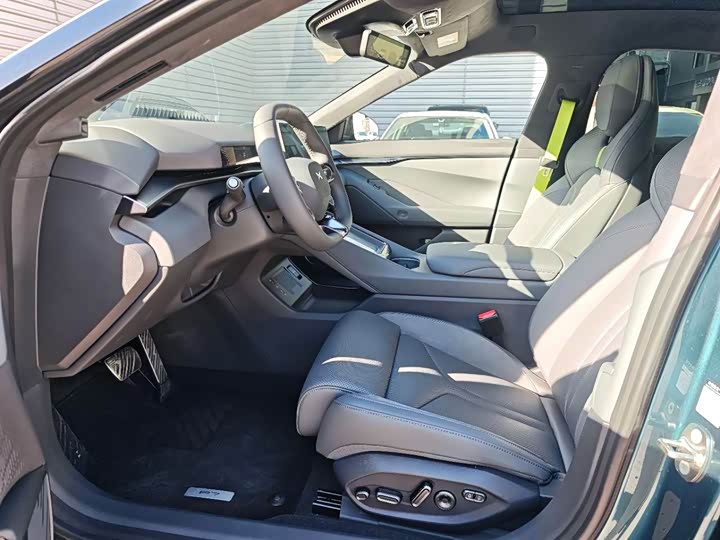 Фото 9 - XPeng P7