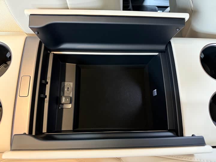 Фото 9 - LiXiang Mega