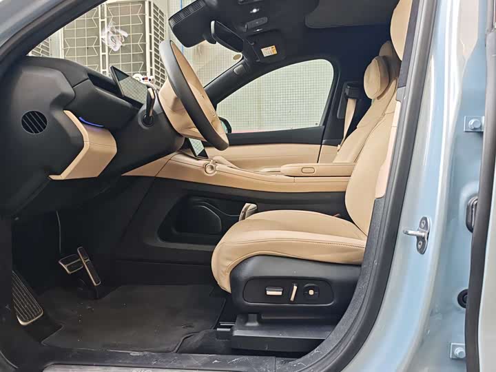 Фото 7 - Nio EC7