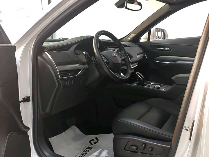 Фото 7 - Cadillac XT4