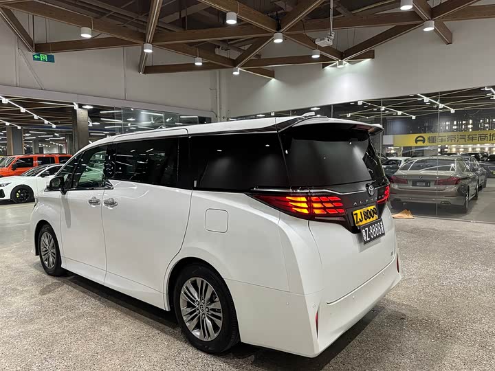 Фото 4 - Toyota Alphard