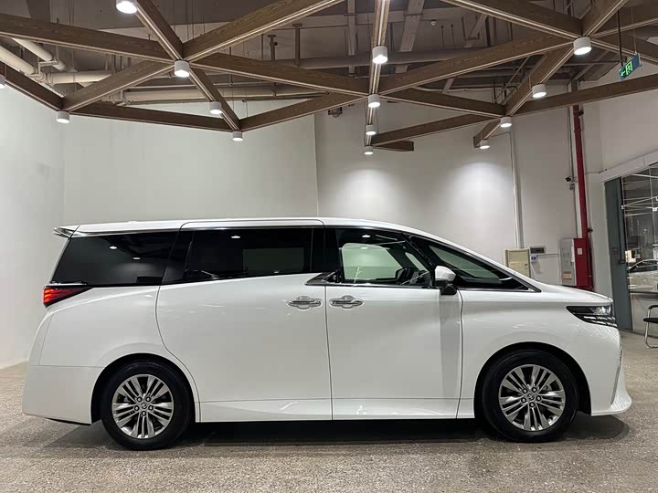 Фото 7 - Toyota Alphard