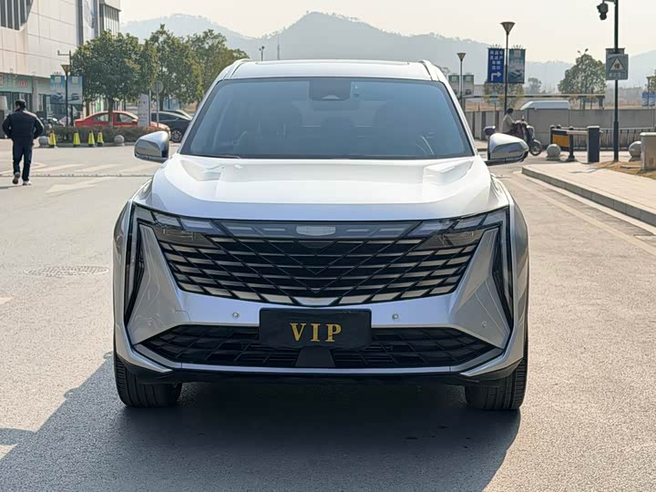 Фото 2 - Geely Atlas L