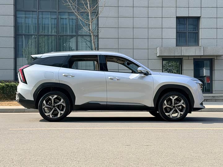 Фото 4 - Geely Atlas L