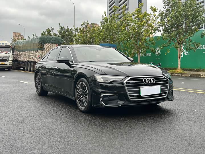 Фото 3 - Audi A6L Hybrid