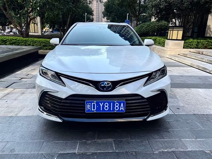Фото 1 - Toyota Camry
