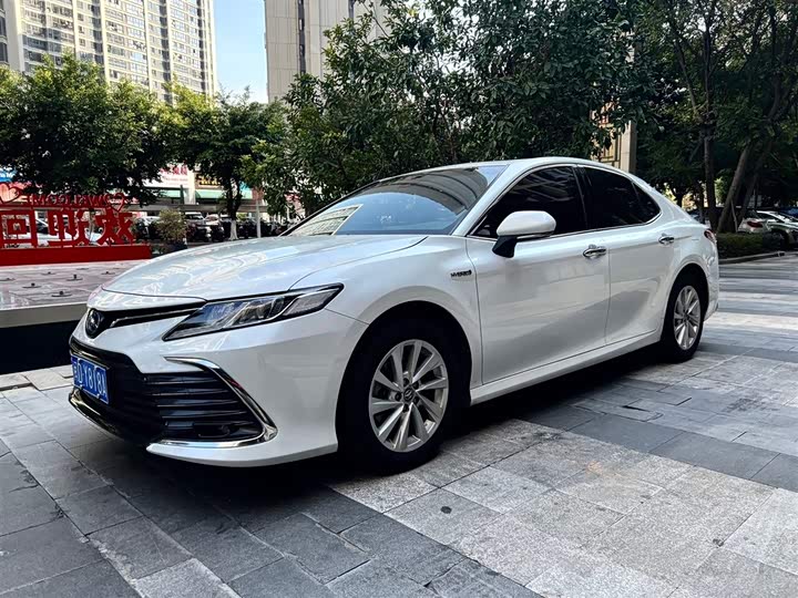 Фото 3 - Toyota Camry