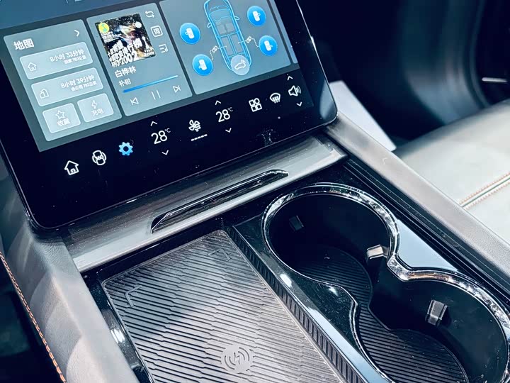 Фото 9 - HiPhi X