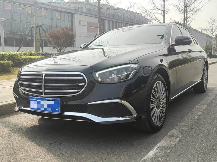 Фото 1 - Mercedes-Benz E-Class