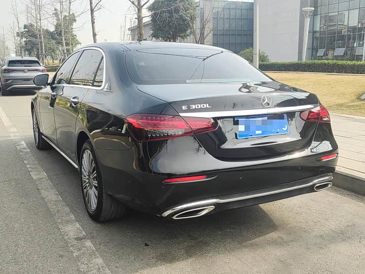 Фото 3 - Mercedes-Benz E-Class