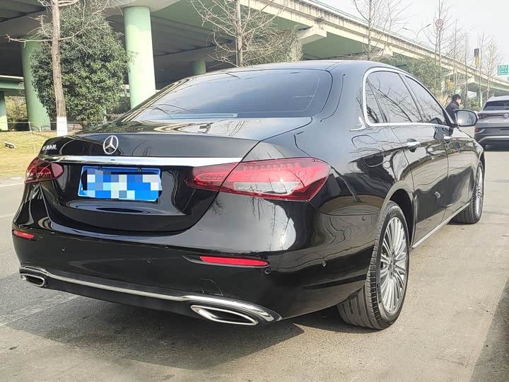 Фото 4 - Mercedes-Benz E-Class