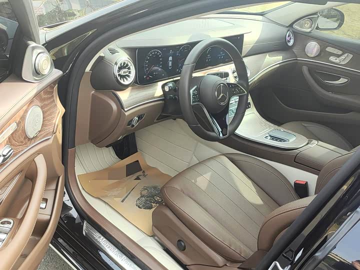 Фото 5 - Mercedes-Benz E-Class