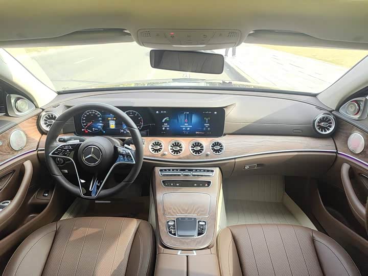 Фото 7 - Mercedes-Benz E-Class