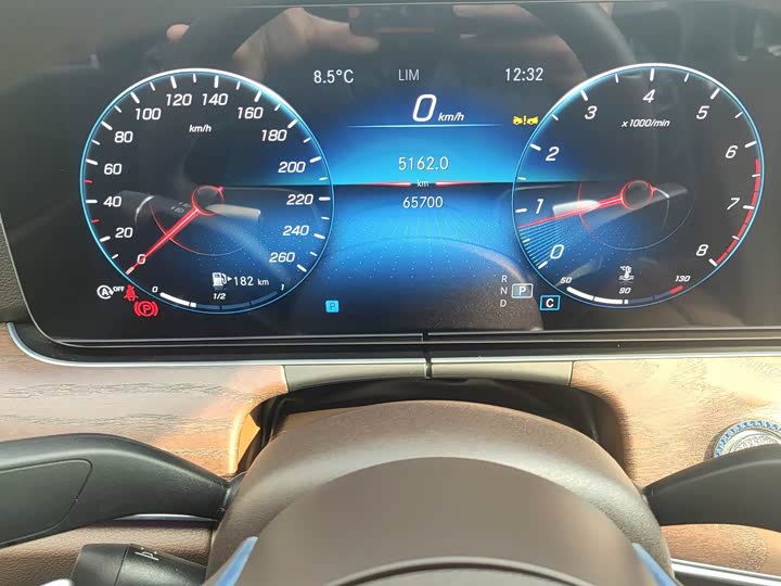 Фото 8 - Mercedes-Benz E-Class