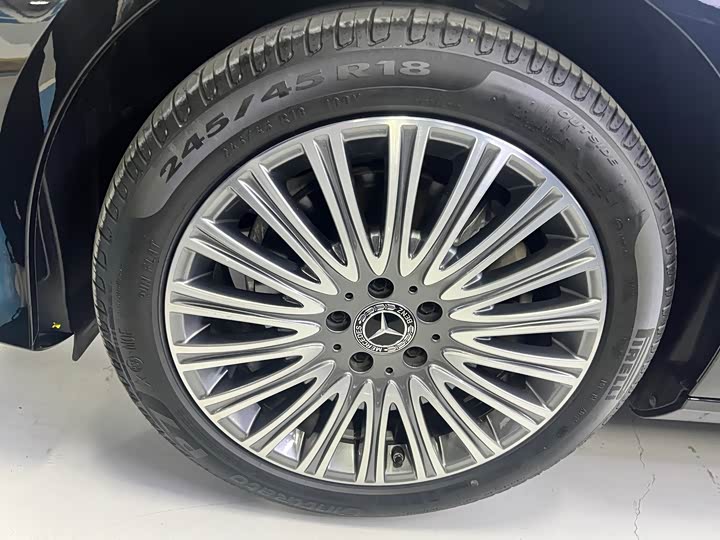 Фото 9 - Mercedes-Benz E-Class