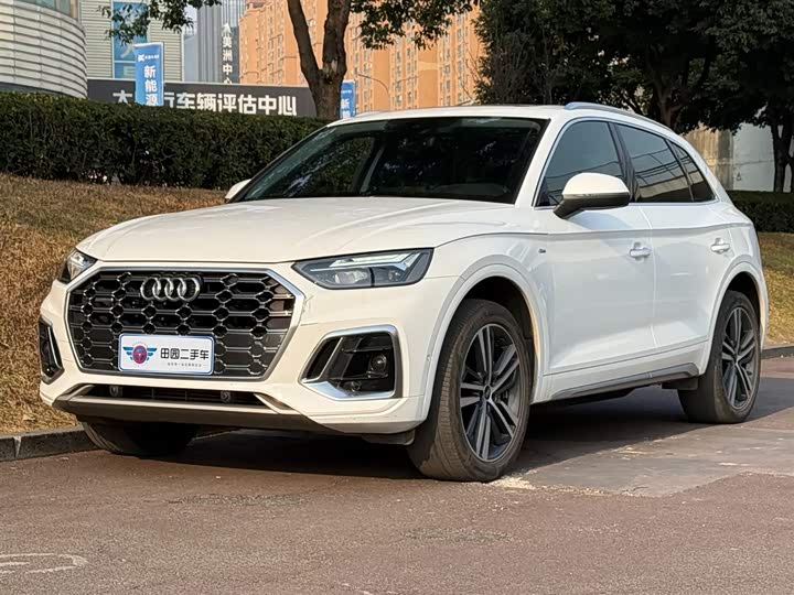 Фото 1 - Audi Q5L