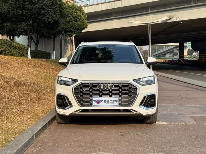 Фото 2 - Audi Q5L
