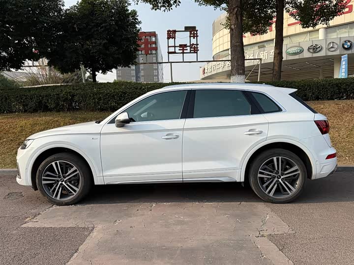 Фото 3 - Audi Q5L