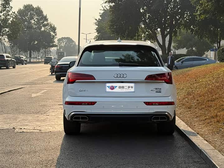 Фото 5 - Audi Q5L