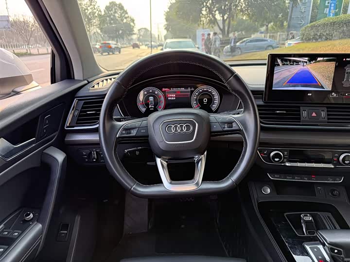 Фото 6 - Audi Q5L