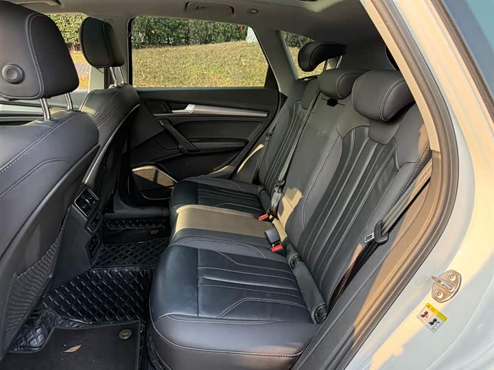 Фото 9 - Audi Q5L