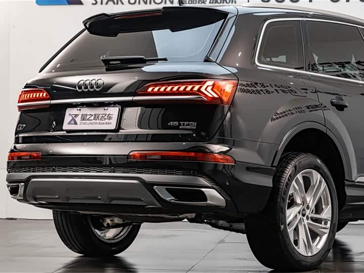 Фото 8 - Audi Q7