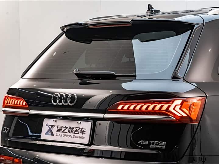 Фото 9 - Audi Q7