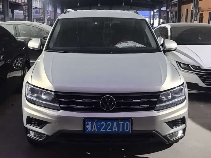 Фото 2 - Volkswagen Tiguan L Pro