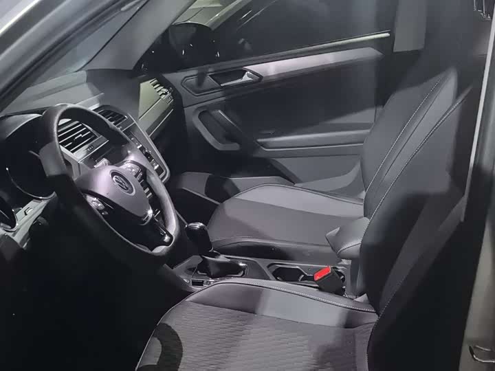 Фото 4 - Volkswagen Tiguan L Pro