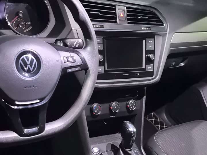 Фото 5 - Volkswagen Tiguan L Pro