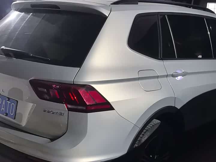 Фото 8 - Volkswagen Tiguan L Pro