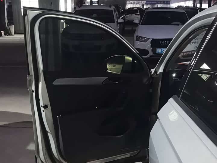 Фото 9 - Volkswagen Tiguan L Pro