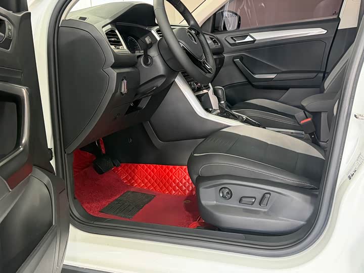 Фото 7 - Volkswagen T-Roc