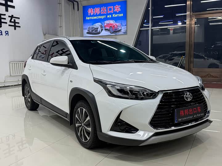 Фото 3 - Toyota Yaris L Hatchback