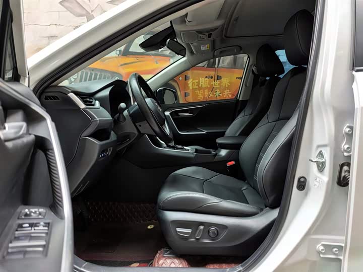 Фото 9 - Toyota Wildlander