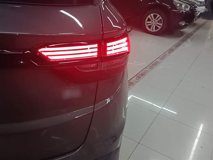 Фото 8 - Geely Coolray