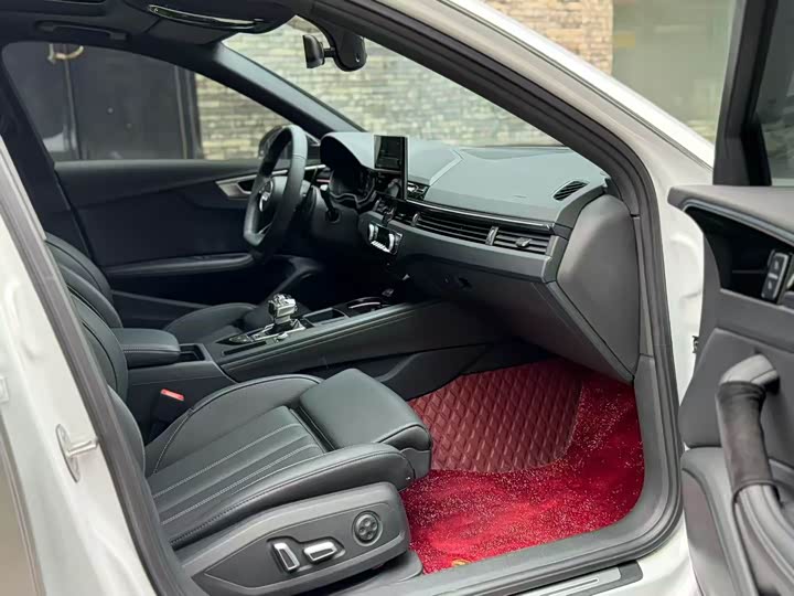 Фото 4 - Audi A4L