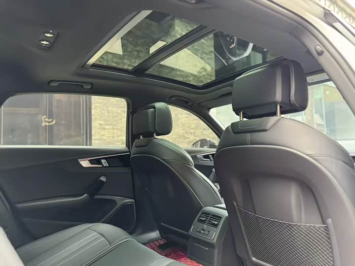 Фото 5 - Audi A4L