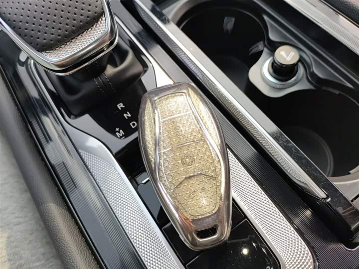 Фото 9 - Hongqi H5