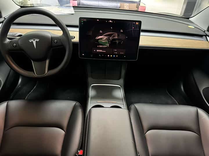 Фото 4 - Tesla Model 3