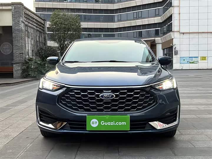 Фото 3 - Ford Escort