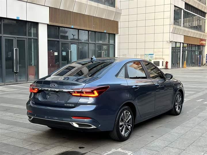 Фото 7 - Ford Escort