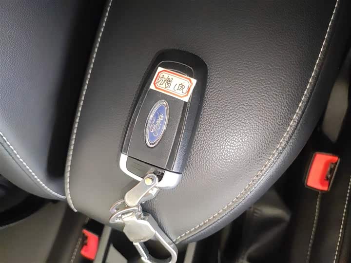 Фото 9 - Ford Escort