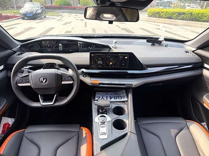 Фото 9 - Changan UNI-V