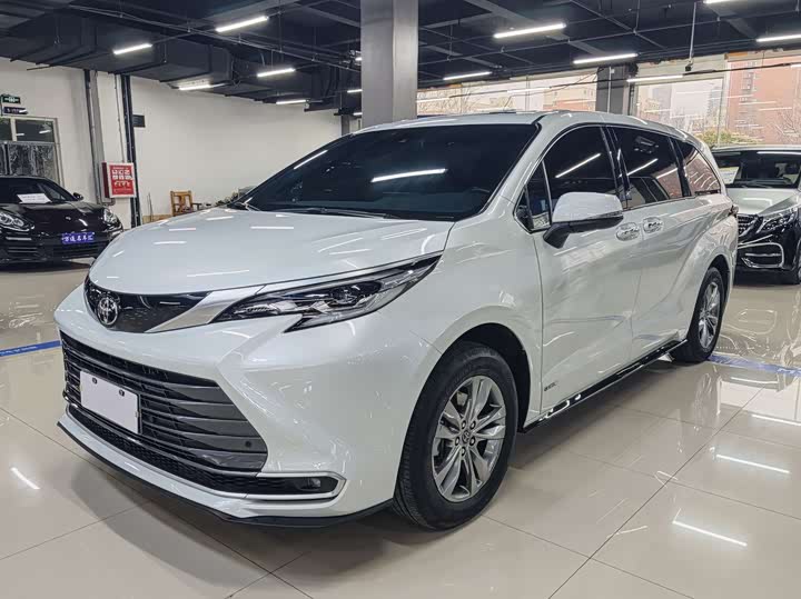 Фото 1 - Toyota Sienna