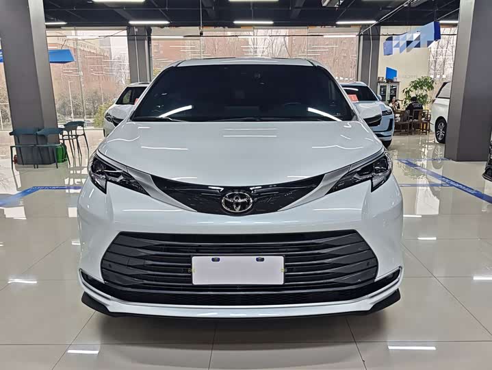 Фото 2 - Toyota Sienna