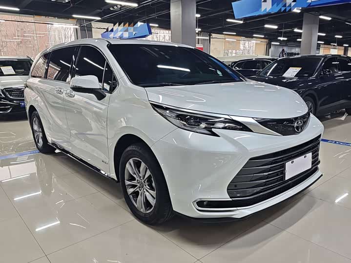 Фото 3 - Toyota Sienna