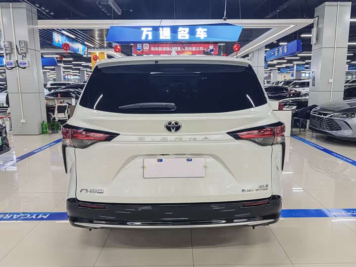 Фото 5 - Toyota Sienna